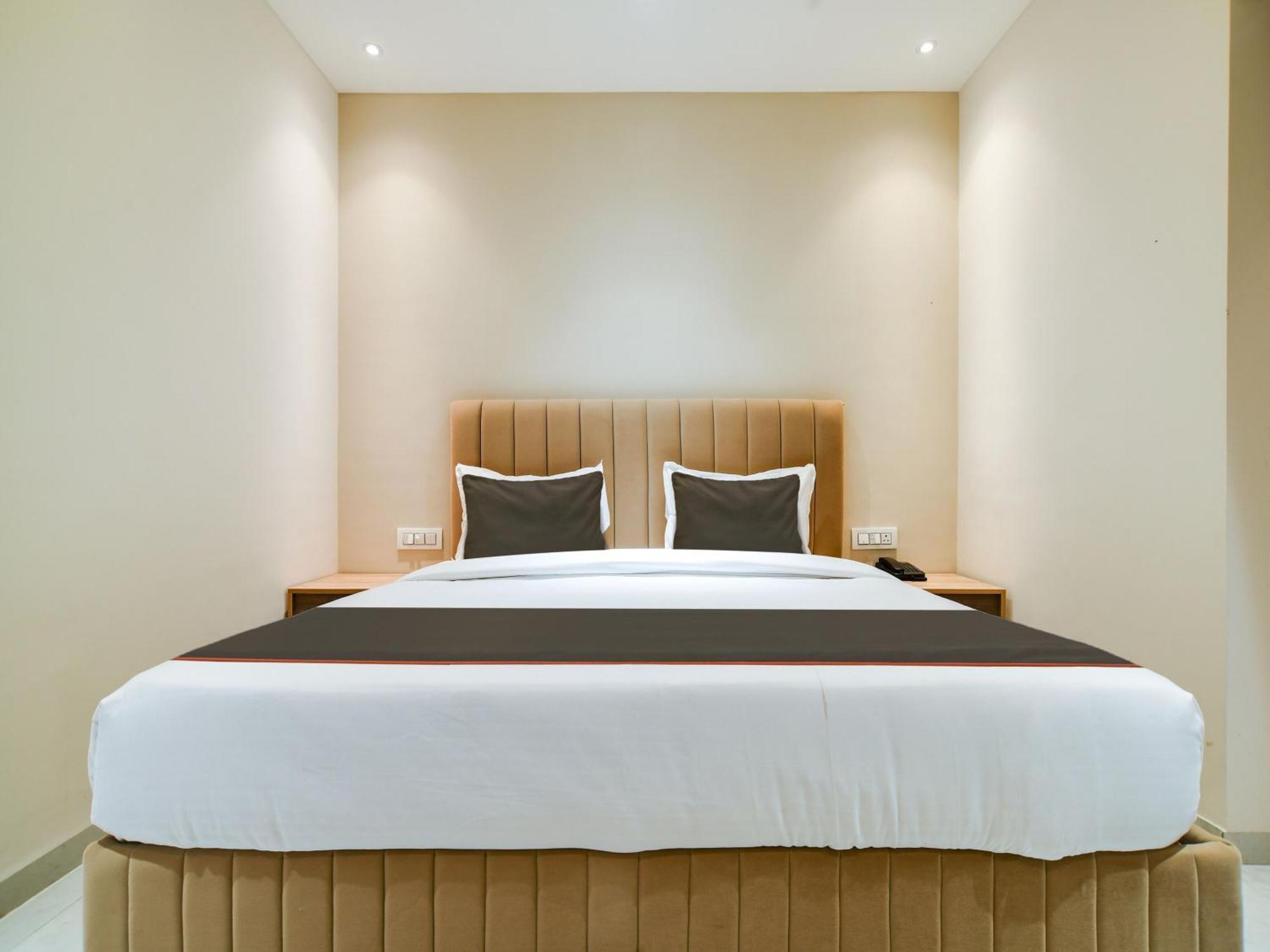 Collection O Hotel Mint Indore Extérieur photo