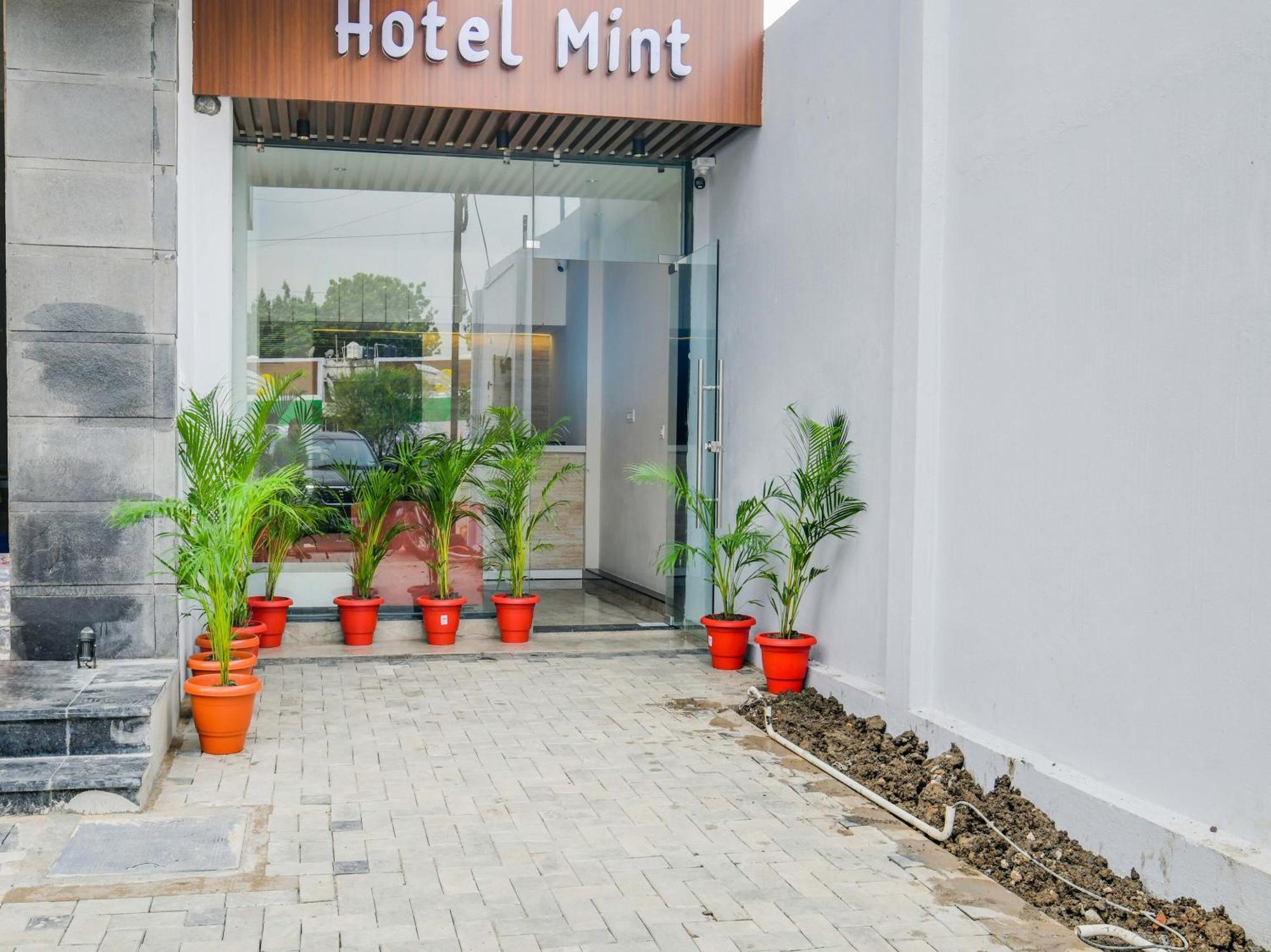 Collection O Hotel Mint Indore Extérieur photo