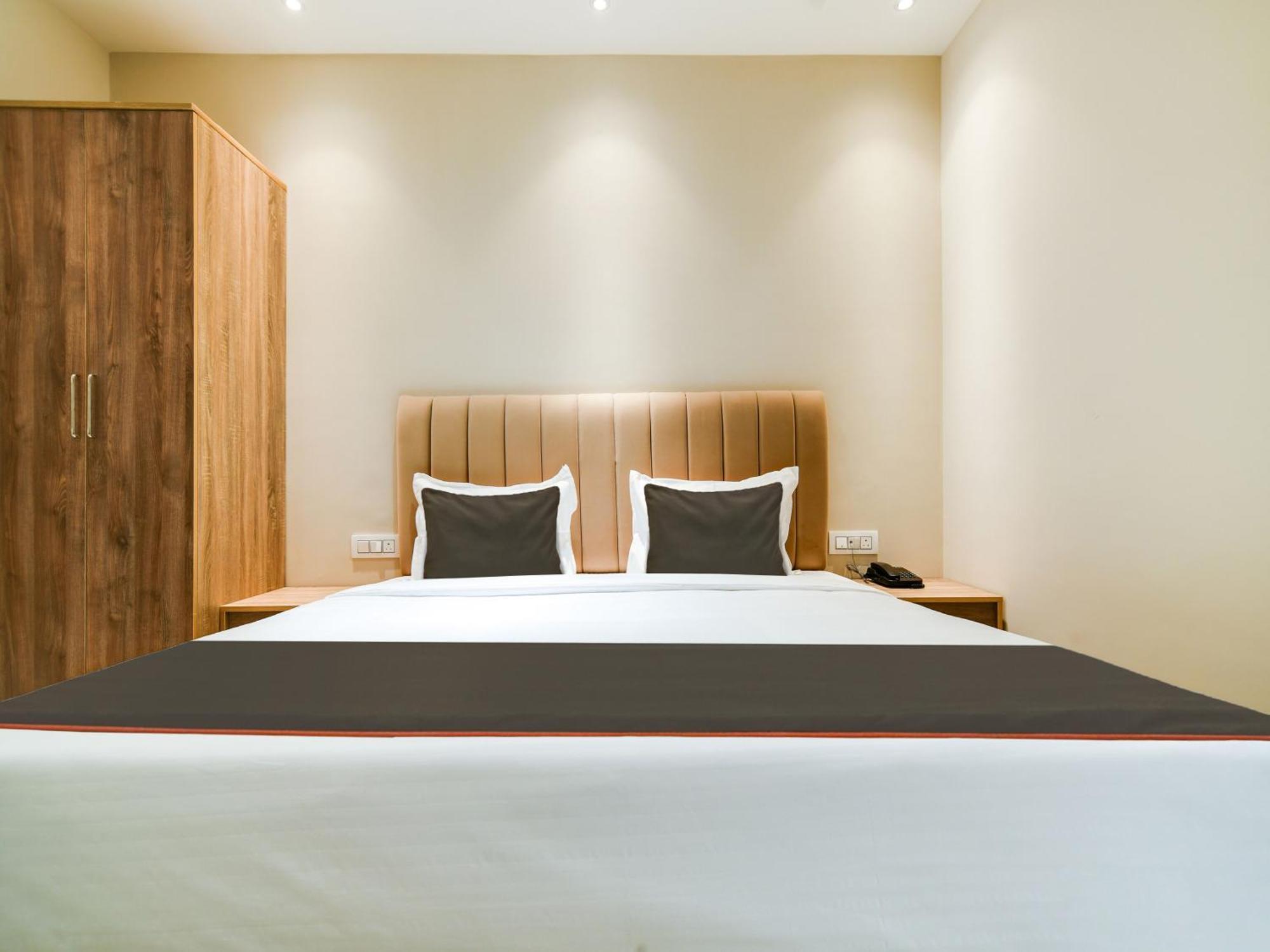 Collection O Hotel Mint Indore Extérieur photo